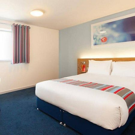 Travelodge Cardiff Central Queen Street Εξωτερικό φωτογραφία