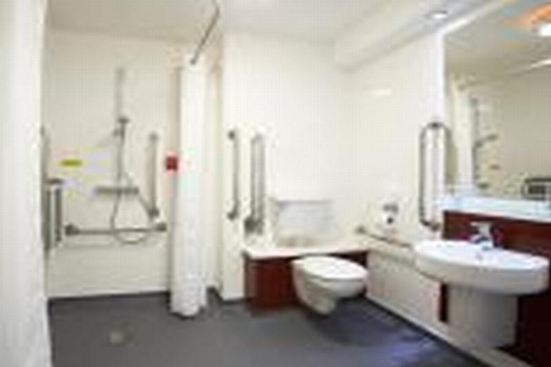 Travelodge Cardiff Central Queen Street Εξωτερικό φωτογραφία
