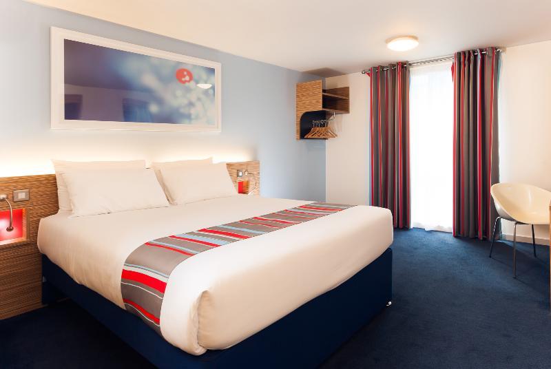 Travelodge Cardiff Central Queen Street Εξωτερικό φωτογραφία