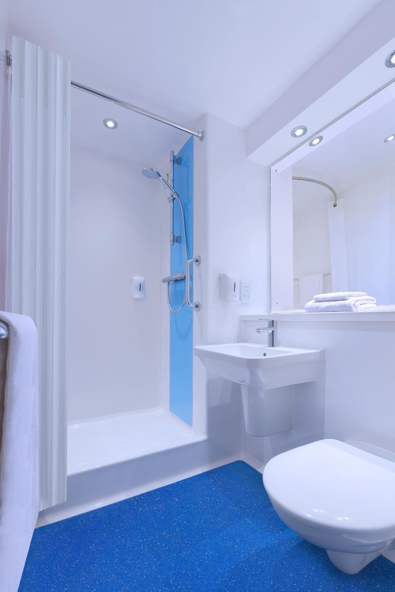 Travelodge Cardiff Central Queen Street Εξωτερικό φωτογραφία